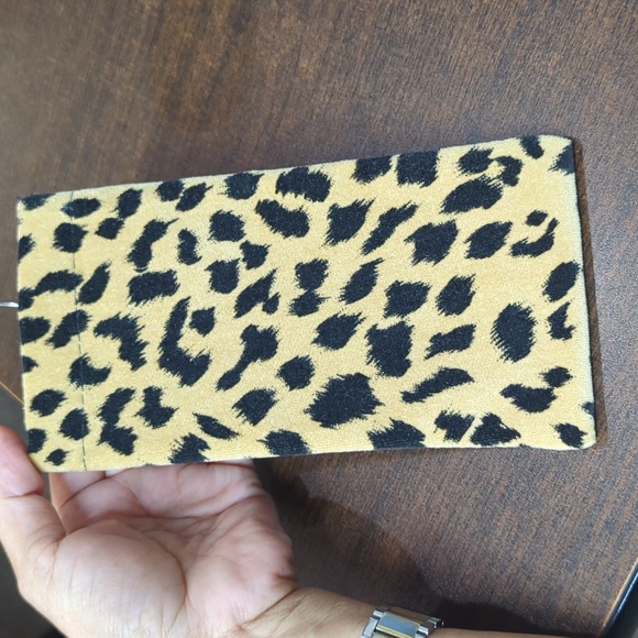 Christian Dior Eyeglass/Sunglass Case... Animal print and soft cover. NWT. - Picture 7 of 8